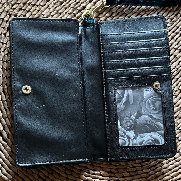 Adrienne Vittadini Deep Blue Velvet Wristlet - Picture 2 of 4